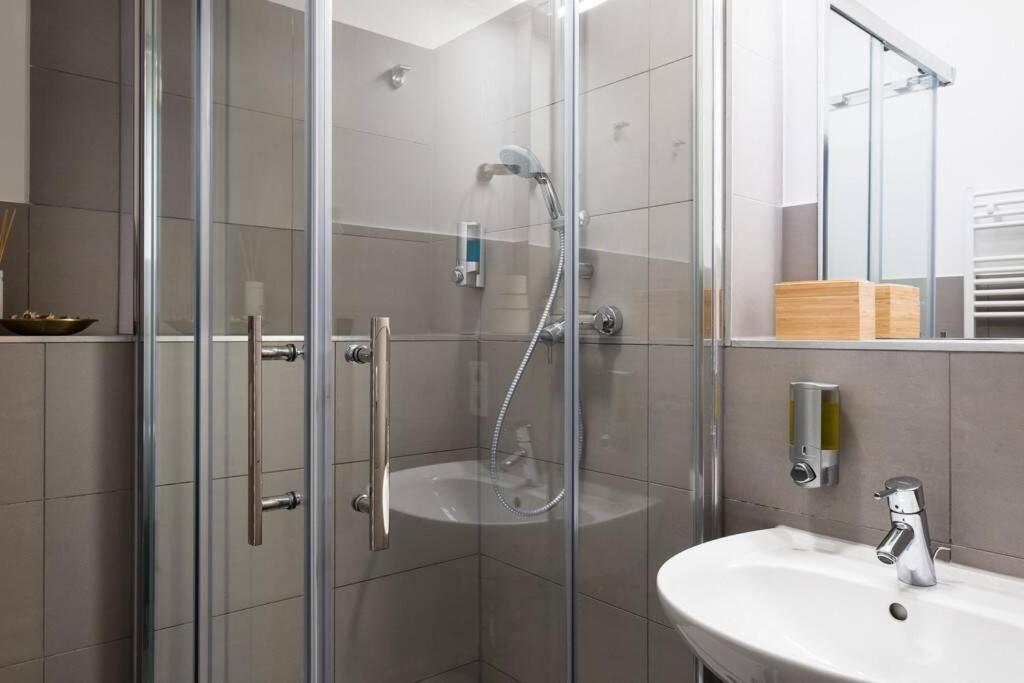 Sc 05 By Rockchair Apartments L Superhost Status L 2 Bedrooms Boxspringbeds Balcony Elevator - Cozy Family & Business Flair Welcomes You! Berlin Zewnętrze zdjęcie
